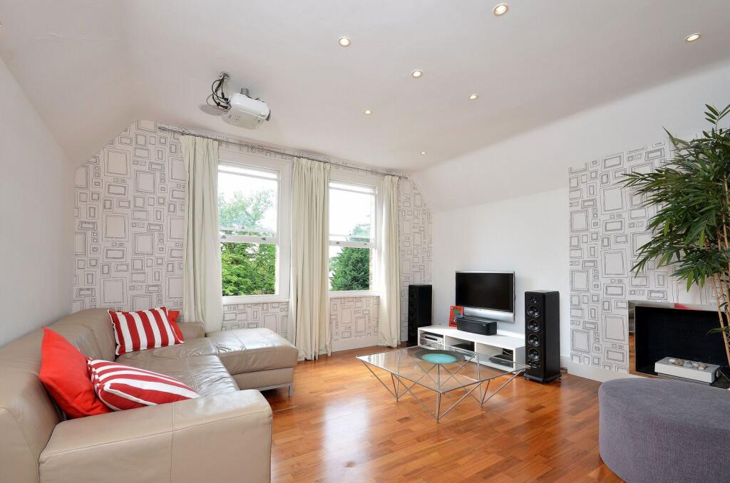 Main image of property: The Avenue, Worcester Park, KT4
