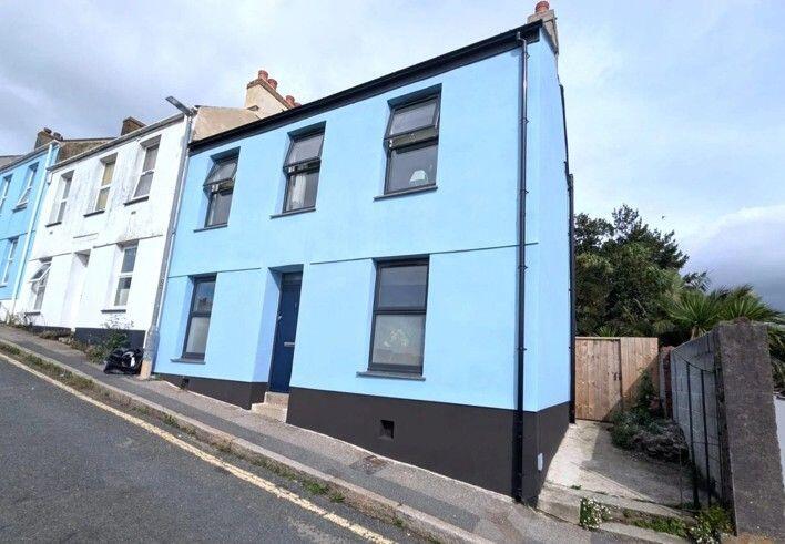 Main image of property: Tresawna Terrace, Falmouth, TR11 2AR