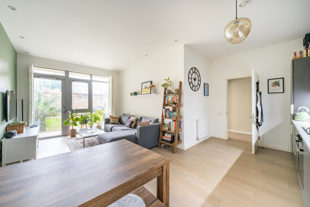 Main image of property: 10 Chatfield Road, London, SW11