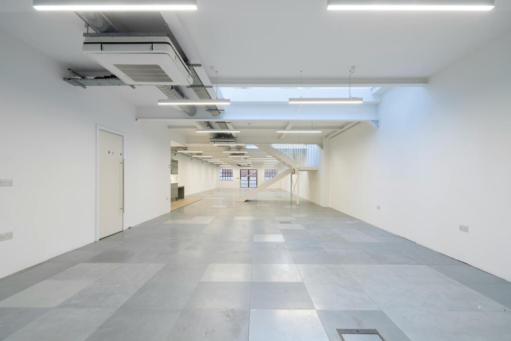 MC3993-9466-HR.jpg