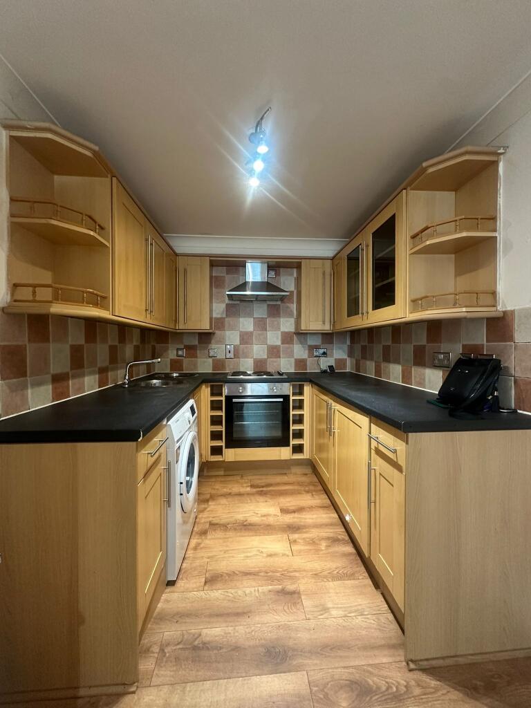 Main image of property: Flat 2 Chapel Gardens 