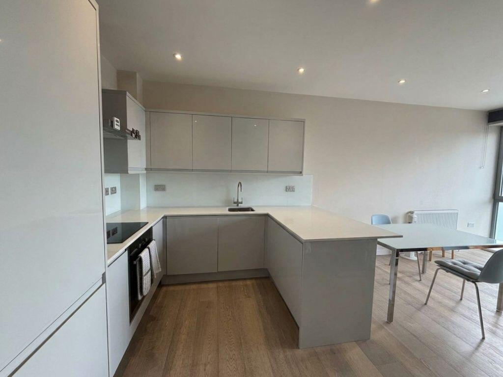 Main image of property: 21 Station Road, New Barnet