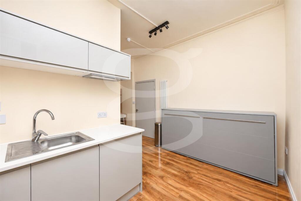 Main image of property: High Street, London, N8