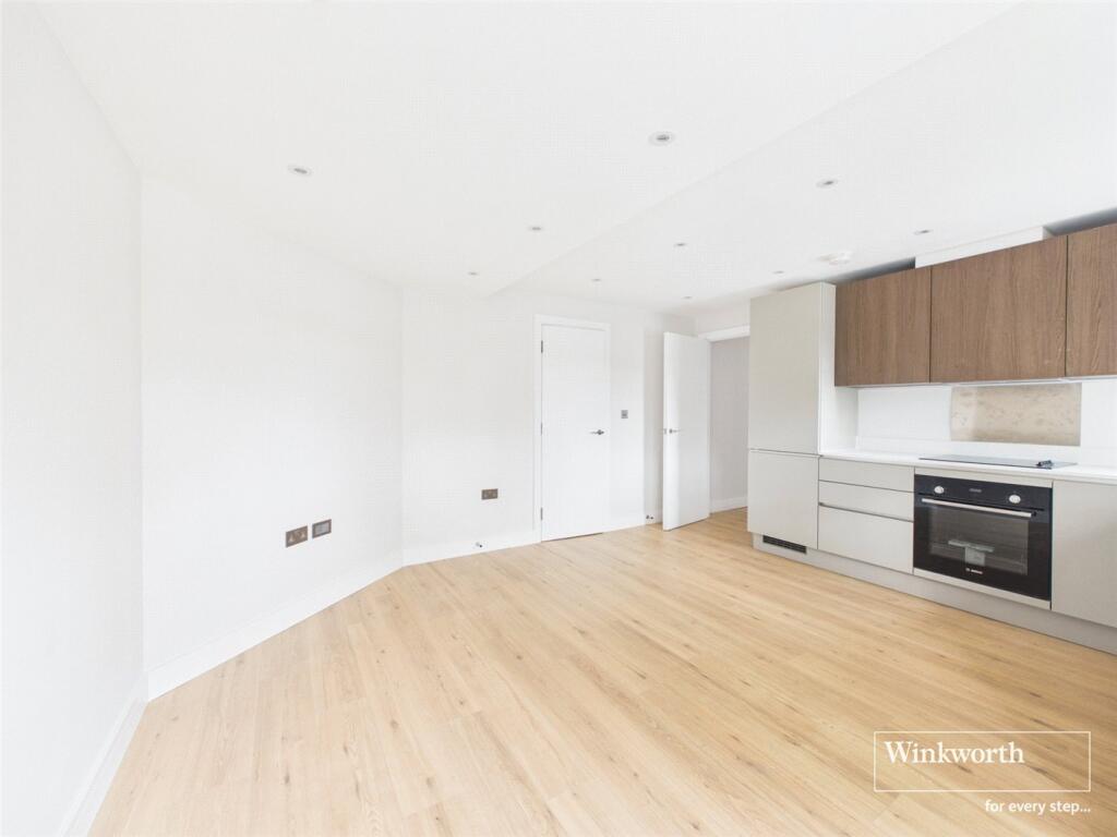 Main image of property: Greenham Road, Newbury, Berkshire, RG14
