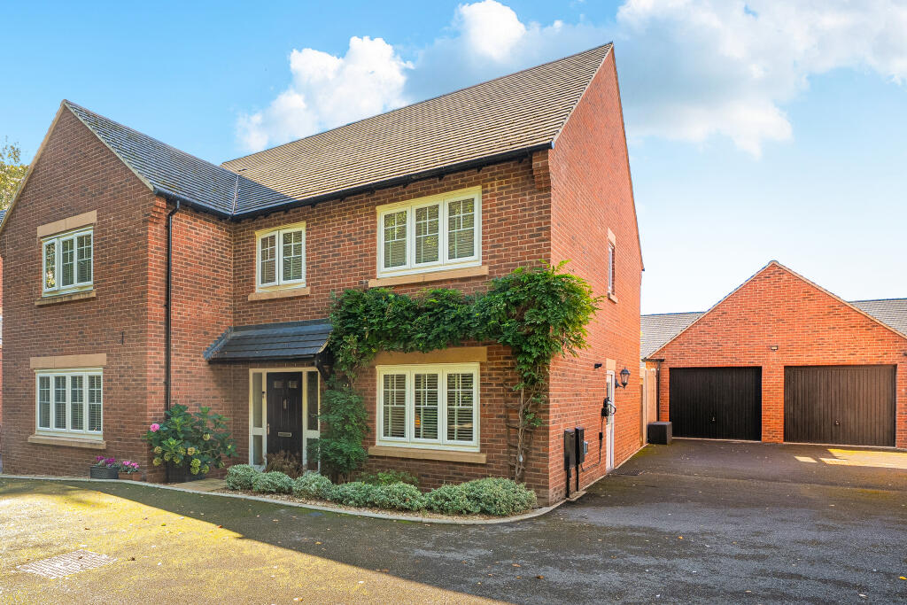 Main image of property: Yeoman Close, Bodicote, OX15