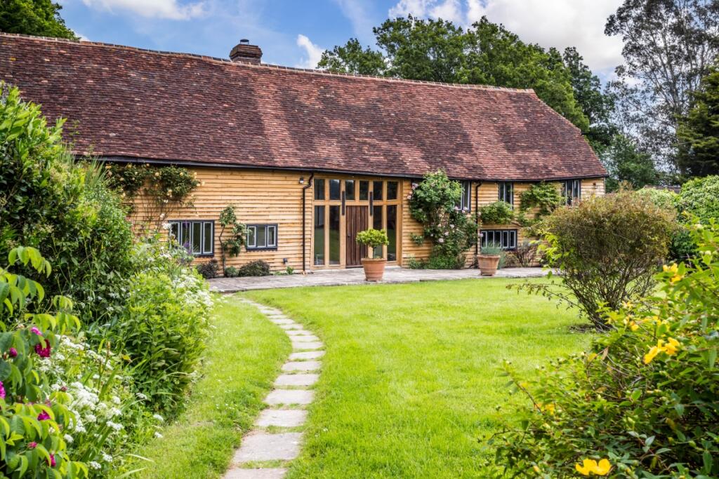 Main image of property: Billingshurst RH14