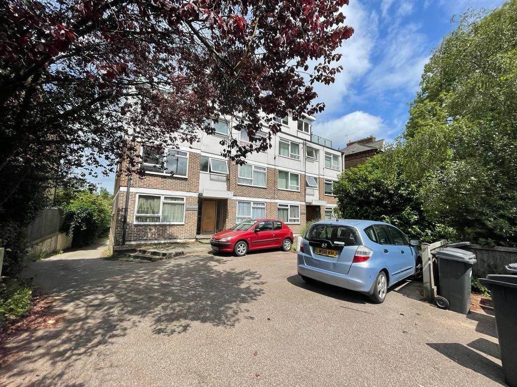 Main image of property: 100 Station Road, Barnet