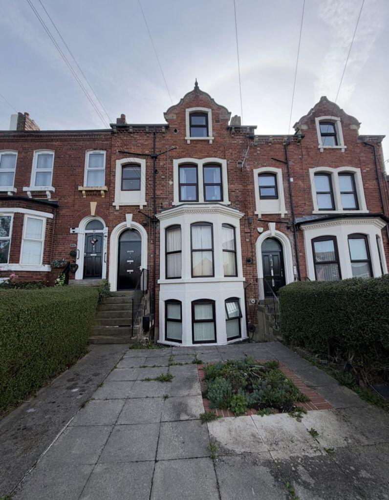 Main image of property: FLAT 3, 10 CONSORT TERRACE, LEEDS, LS3 1ET.