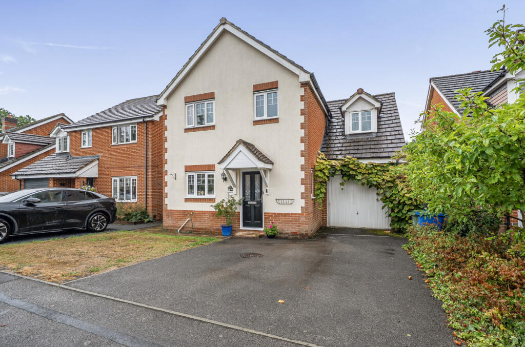 Main image of property: Weaver Moss, Sandhurst, Berkshire, GU47