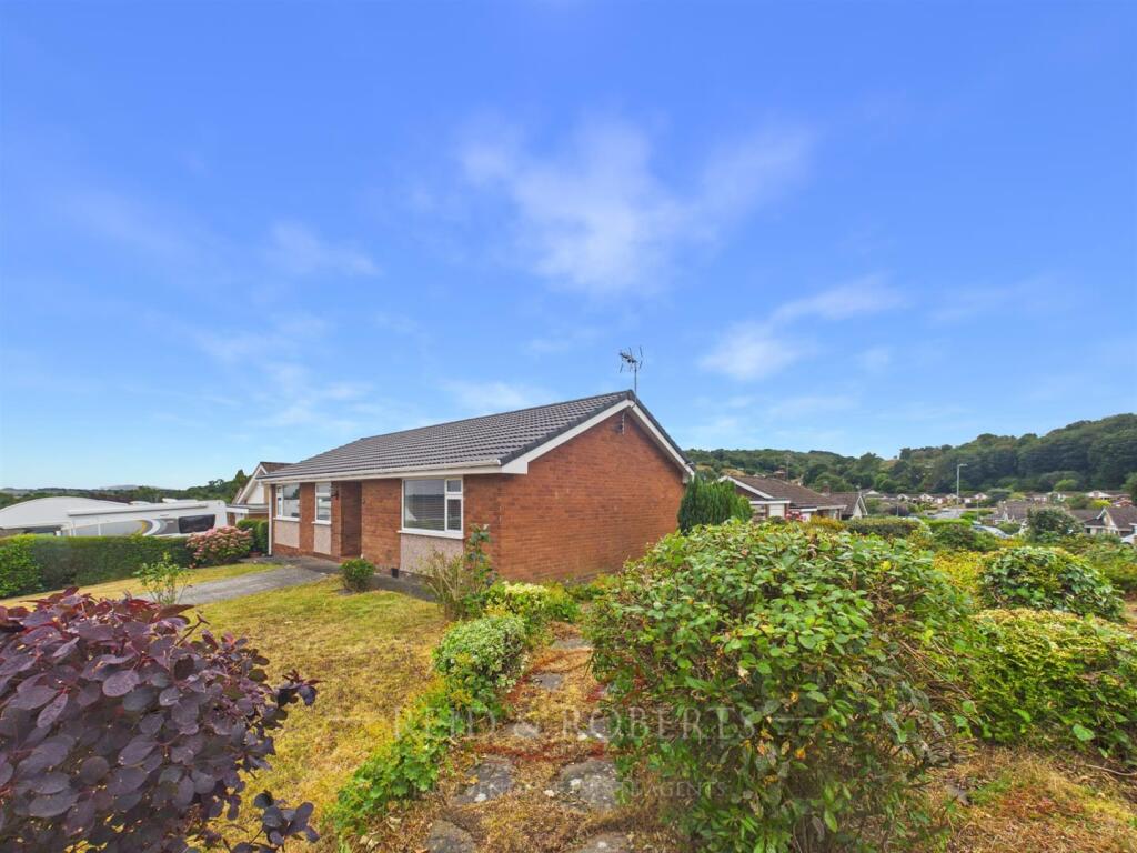 Main image of property: Uwch Y Dre, Gwernymynydd, Mold