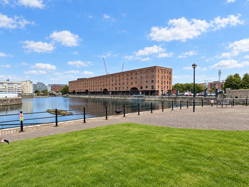 Main image of property: South Quay, Wapping Quay, L3