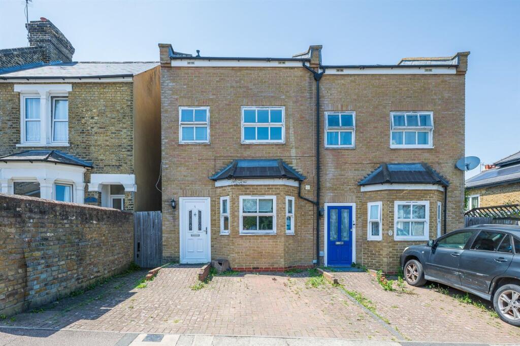 Main image of property: Plum Lane, London, SE18