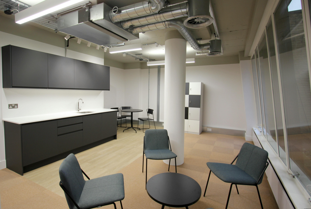 30 Furnival Street  Kitchenette 3.png