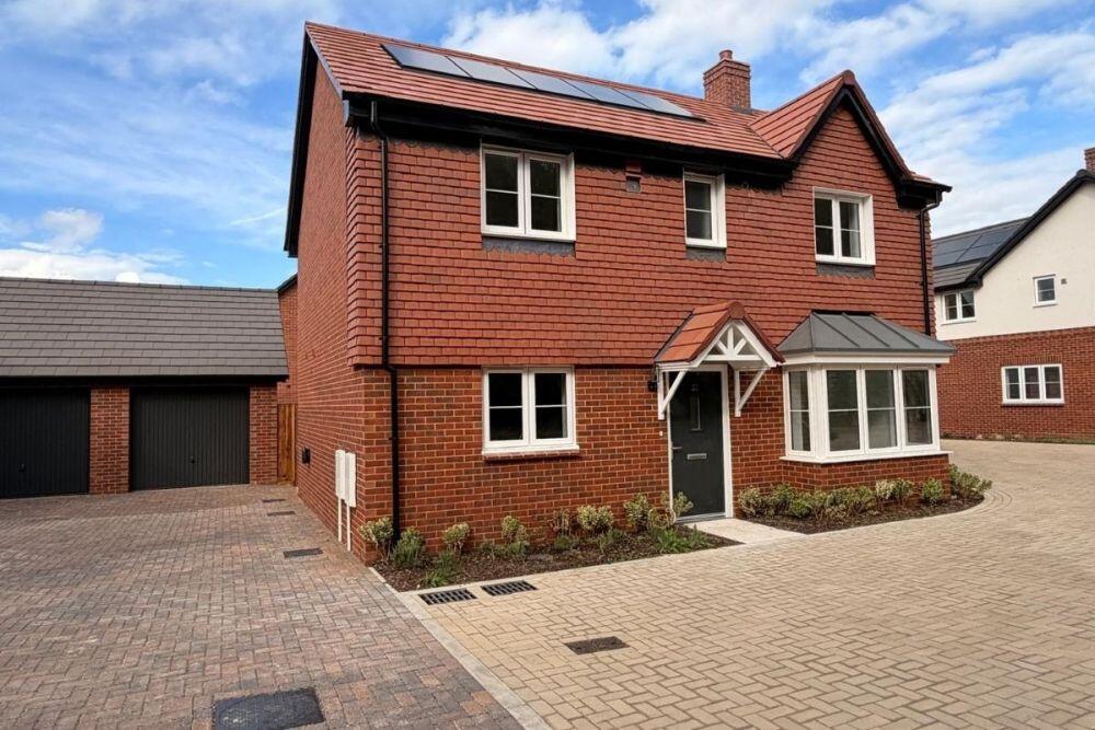 Main image of property: Cambridge Road,
Langford,
SG18 9PL
