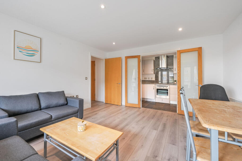 Main image of property: St. Davids Square, Isle Of Dogs, London, E14