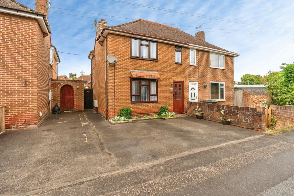 Main image of property: Testwood Crescent, SOUTHAMPTON, Hampshire, SO40