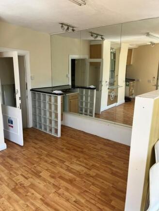 Birstall salon 1.jpg