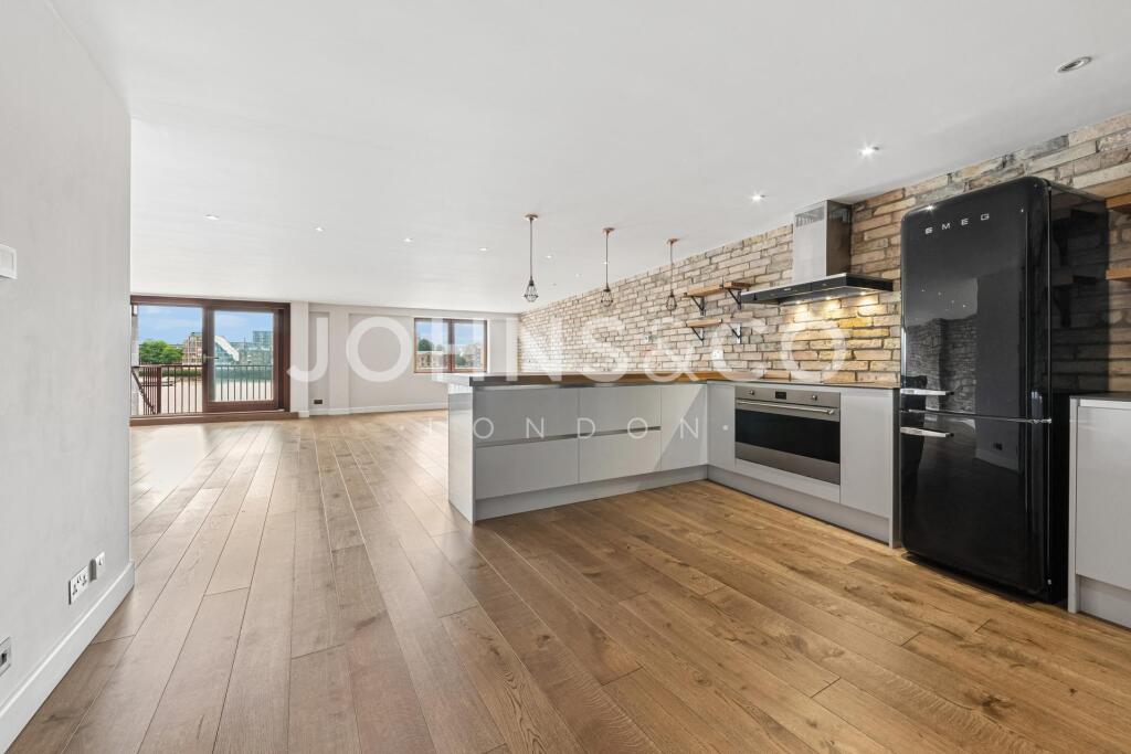 Main image of property: 122 Wapping High Street, London, E1W