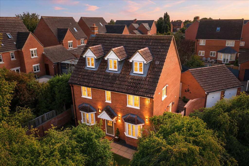 Main image of property: Foxholes Close, Deanshanger, Milton Keynes