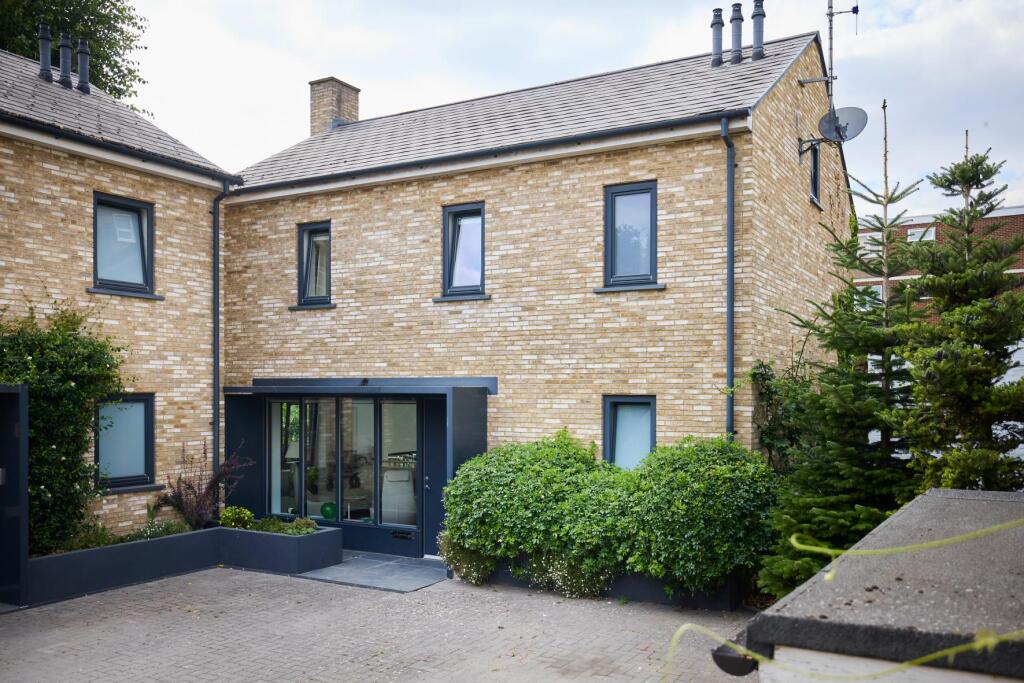 Main image of property: Essex Mews, London, SE19