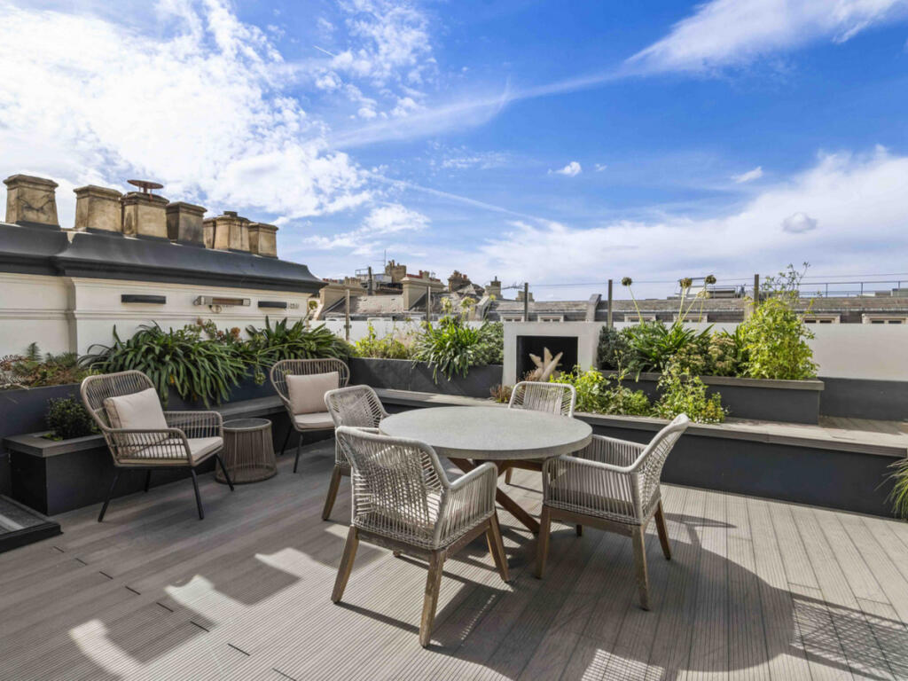 Main image of property: De Vere Gardens, London, W8