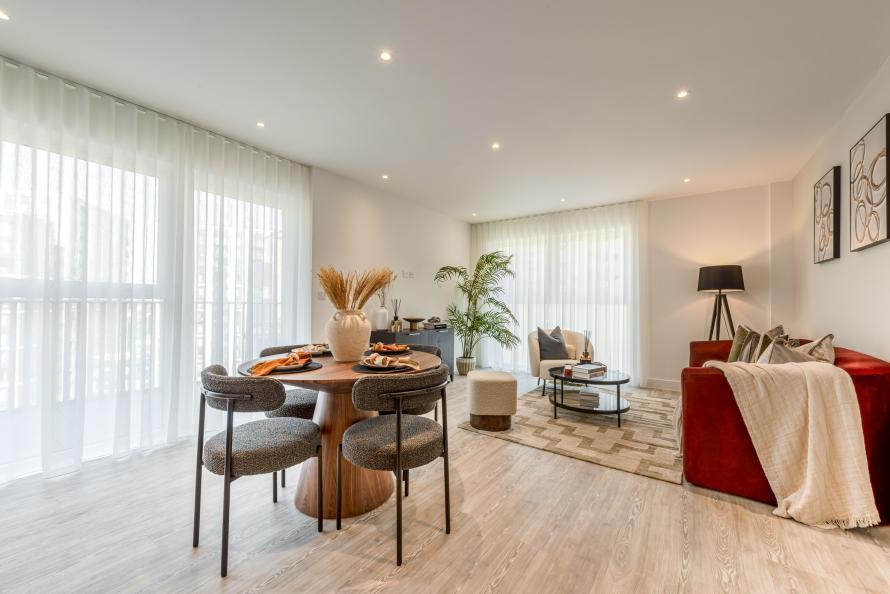 Main image of property: Kew Bridge Rise,
Brentford,
London,
TW8 0EX