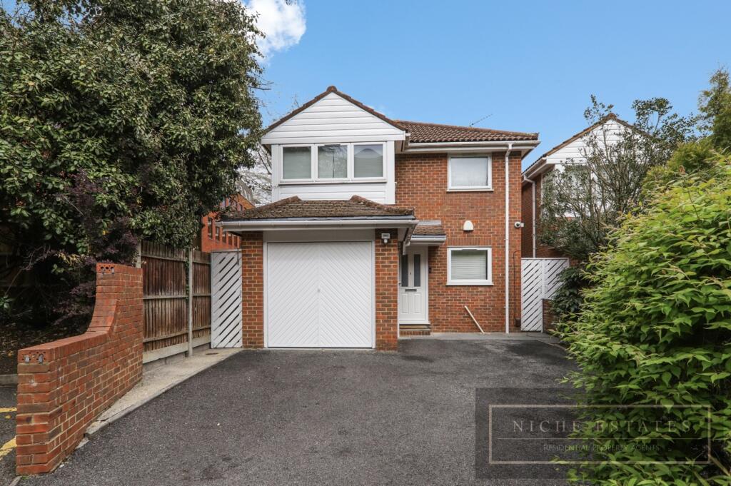 Main image of property: The Avenue, Finchley Central, London, N3