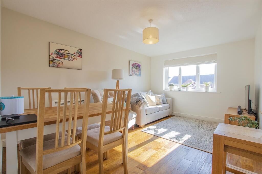 Main image of property: Linwood Crescent, Enfield, EN1