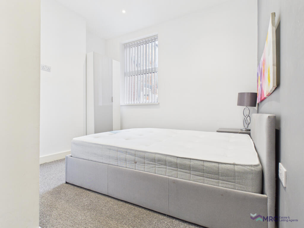 Main image of property: Room 2, Park Grove, Hull, HU5