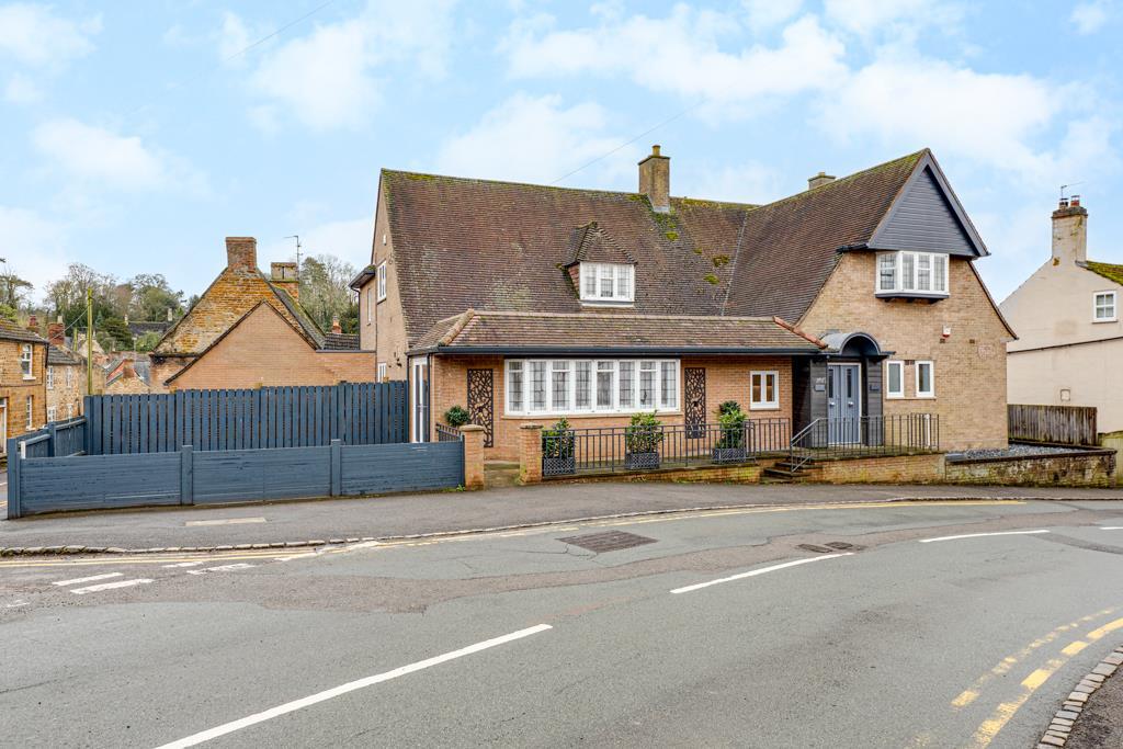 Main image of property: LE16 High Street, Cottingham