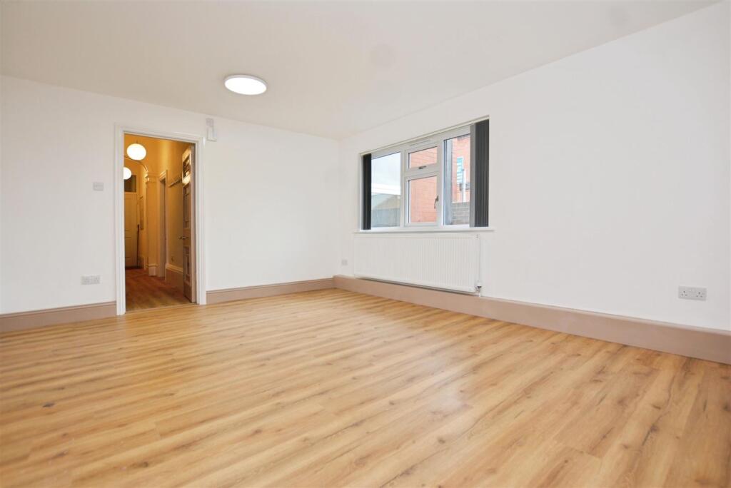 Main image of property: Flat 2210 Frodingham RoadScunthorpeNorth Lincolnshire