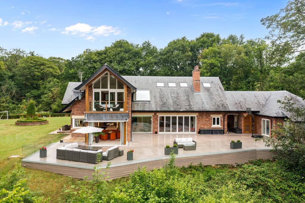 Main image of property: Thornhill, Standish, WN1