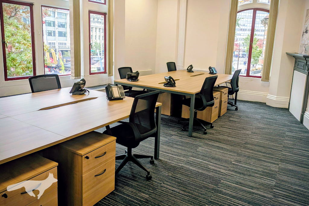 Office: > 8 Desks