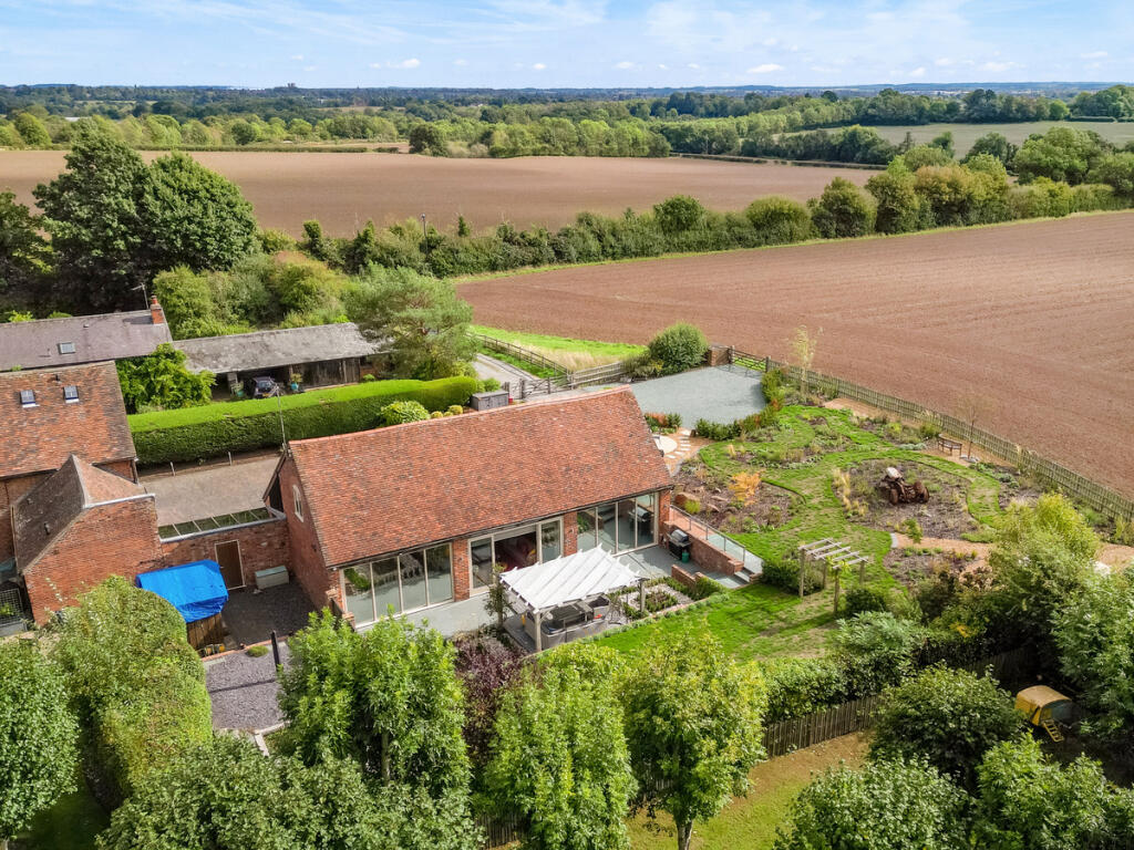 Main image of property: Warwick Road, Kenilworth, Warwickshire CV8 1FE