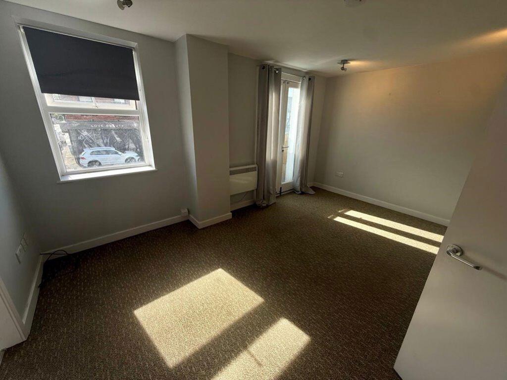 Main image of property: 186 Marsland Rd, Sale, M33 3NE