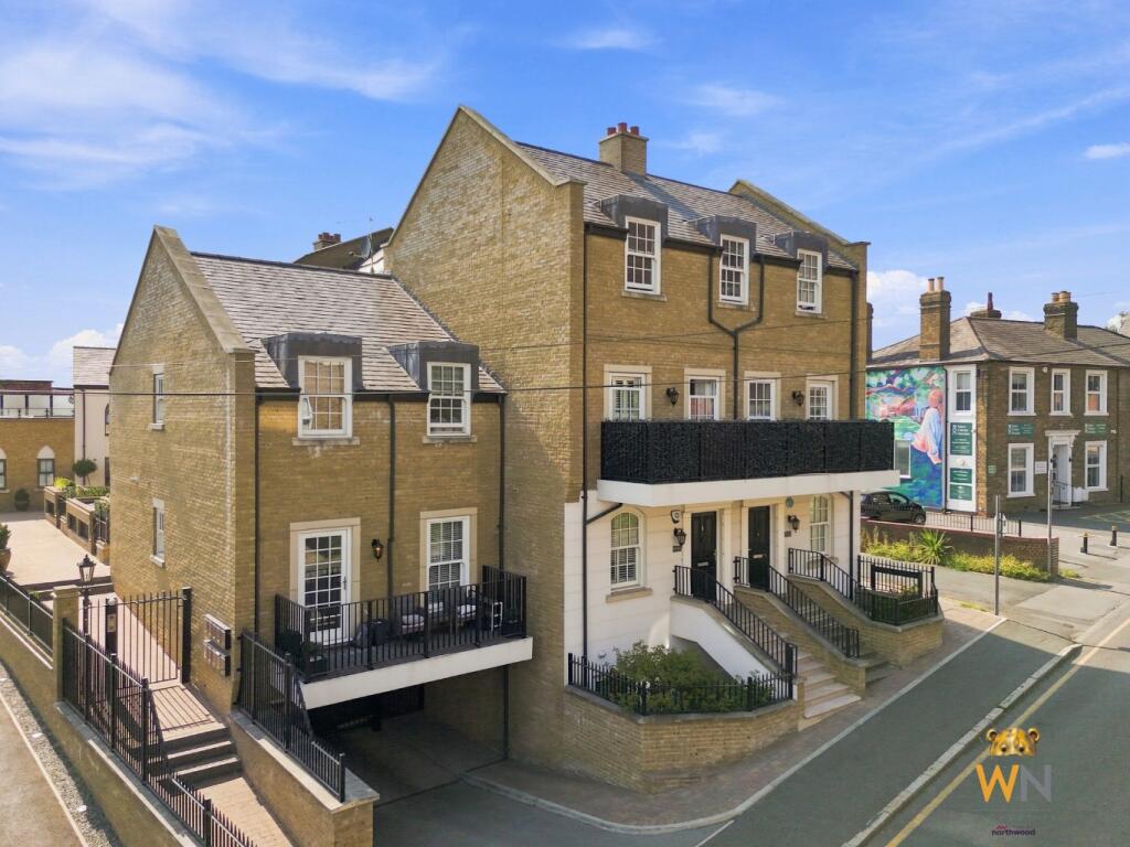 Main image of property: 2 Primrose Hill, Crown Street, Brentwood, CM14