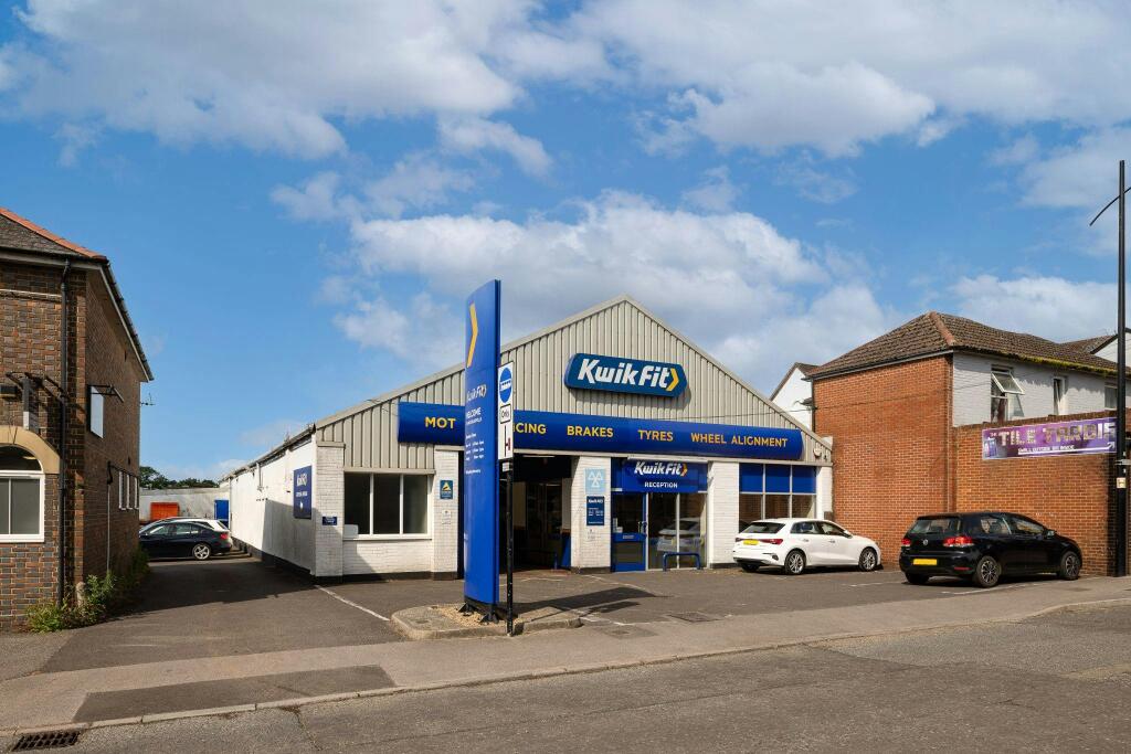 Main image of property: 6 Stakes Hill Road, Waterlooville, PO7 7HY