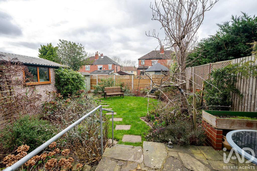 Main image of property: Spen Lane, Leeds, LS16