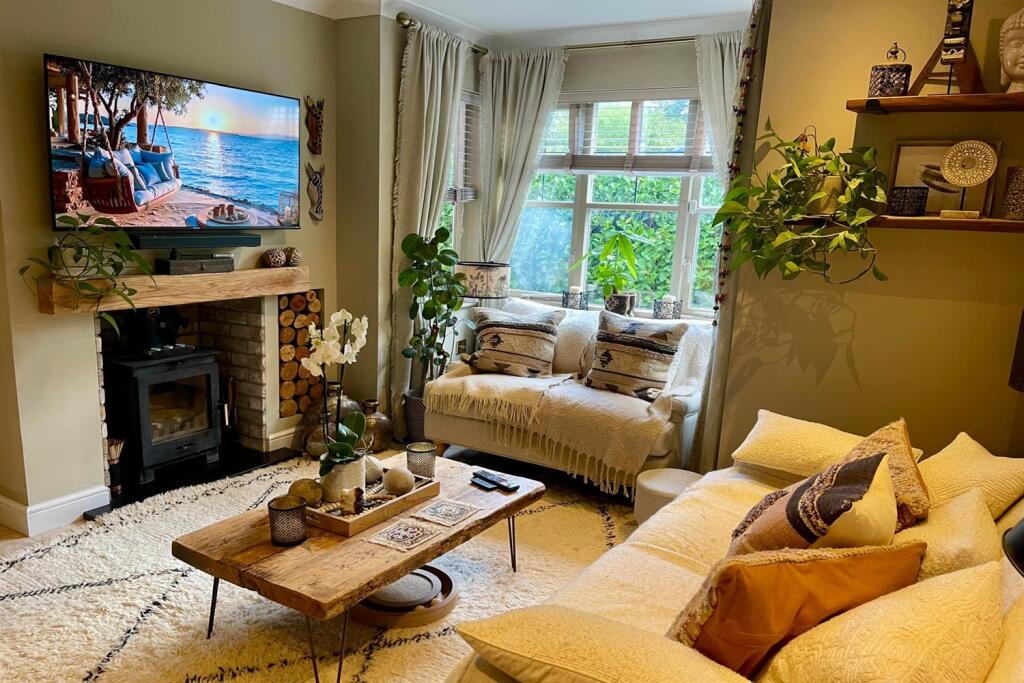 Main image of property: Francis Gardens, Warfield
