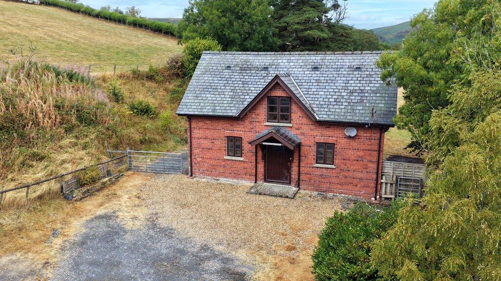 Main image of property: Llwyngwrgan Stables, Llanafanfawr, Builth Wells, Powys