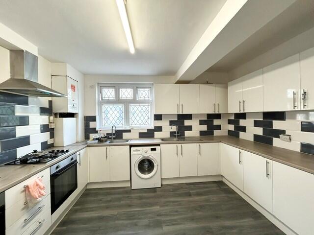 Main image of property: Romford Road, Chigwell, IG7 4QX