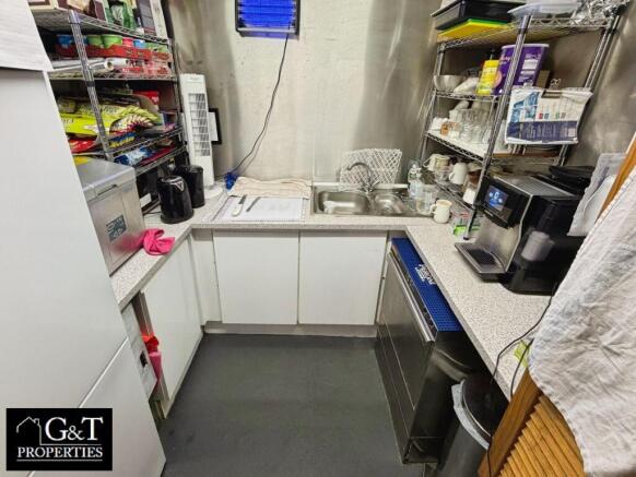 COMMERCIAL KITCHEN