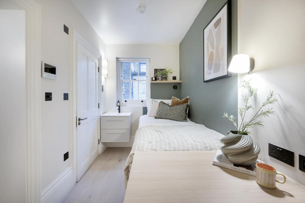 Main image of property: 32-33 Kensington Gardens Square