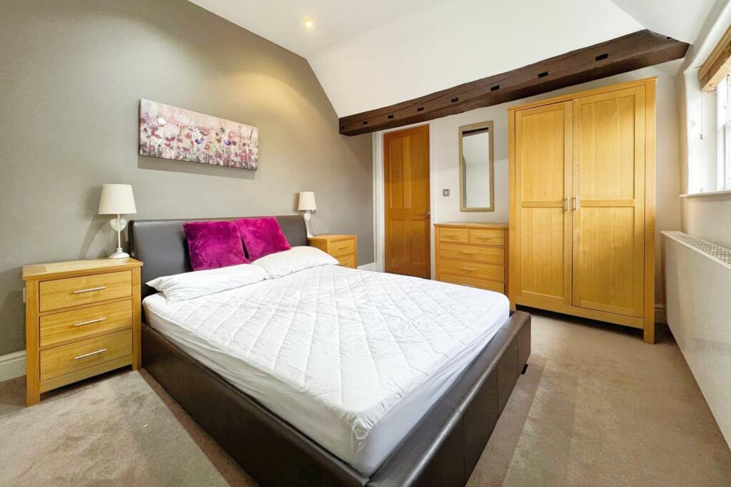 Main image of property: 31 Broad Street, Wokingham, RG40