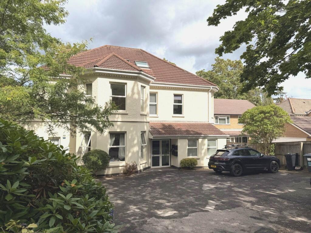 Main image of property: Westbourne, Bournemouth * Garden Flat *
