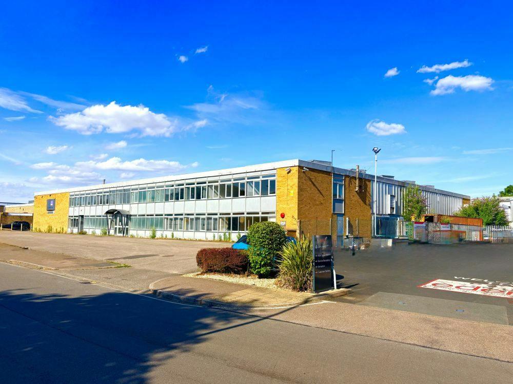Main image of property: Thomas House, Beaumont Road, Banbury, OX16 1RJ