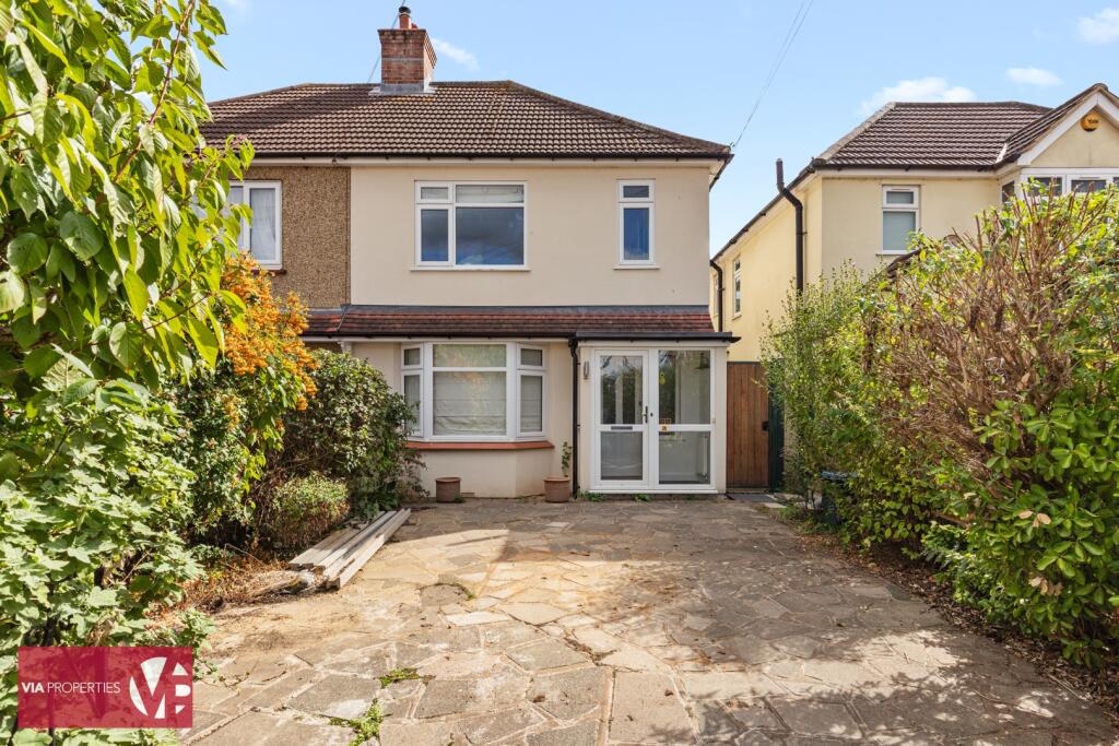 Main image of property: Stortford Road, Hoddesdon, EN11