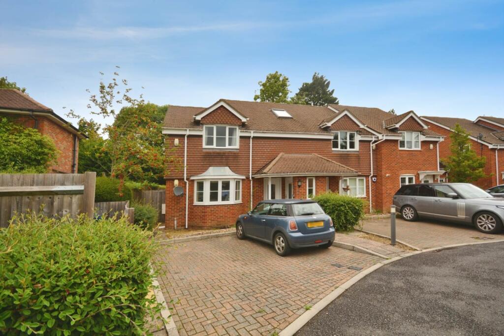 Main image of property: Meadowbank Close, Amersham