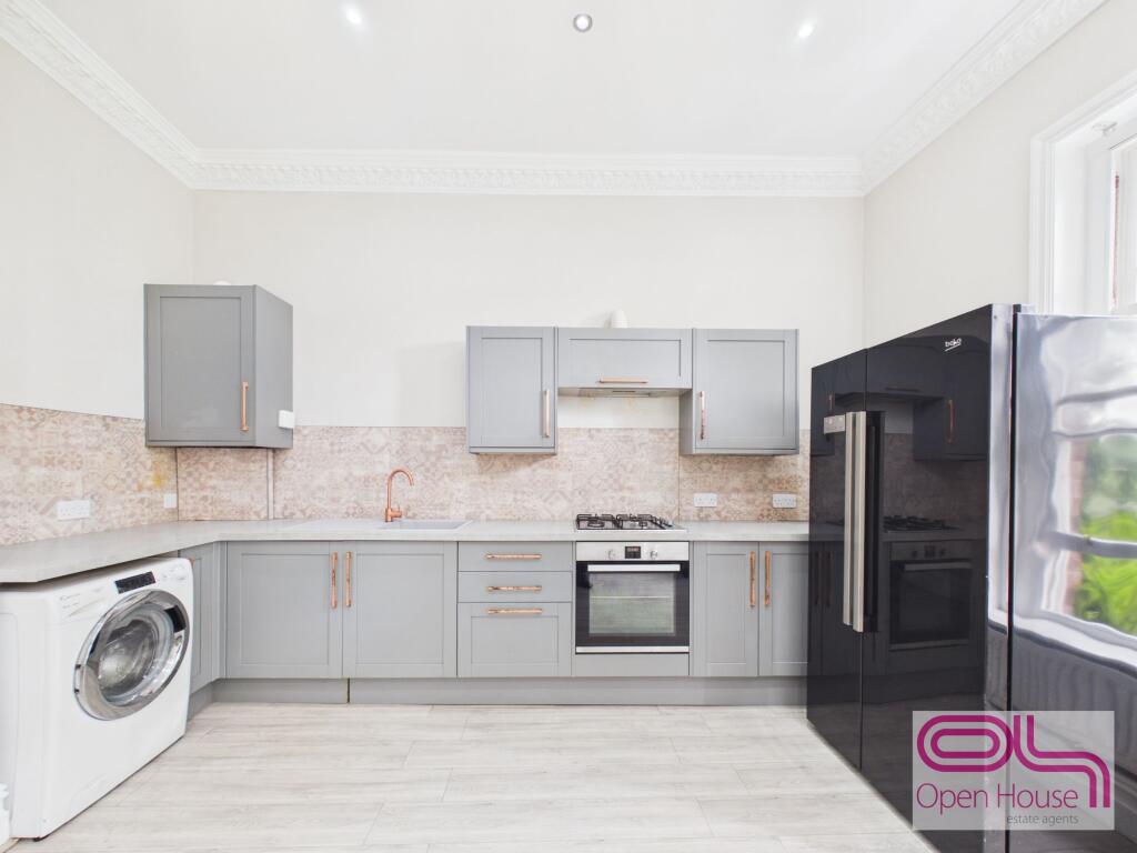 Main image of property: Flat 2, 1 Bank Parade, Preston PR1 3TA