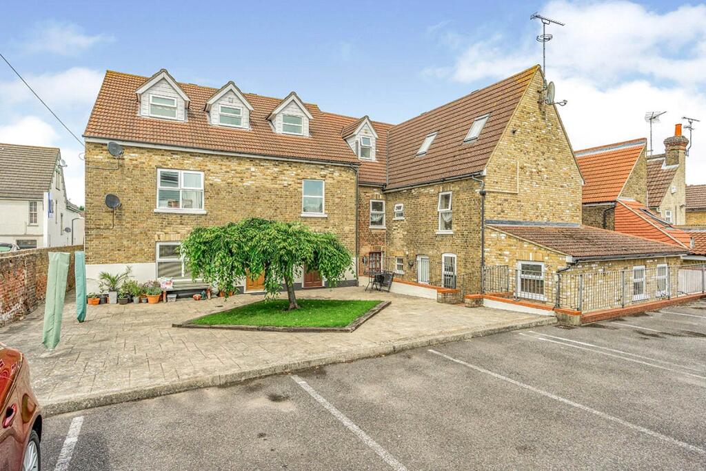 Main image of property: Stratford Lane, Rainham, Gillingham, Kent, ME8